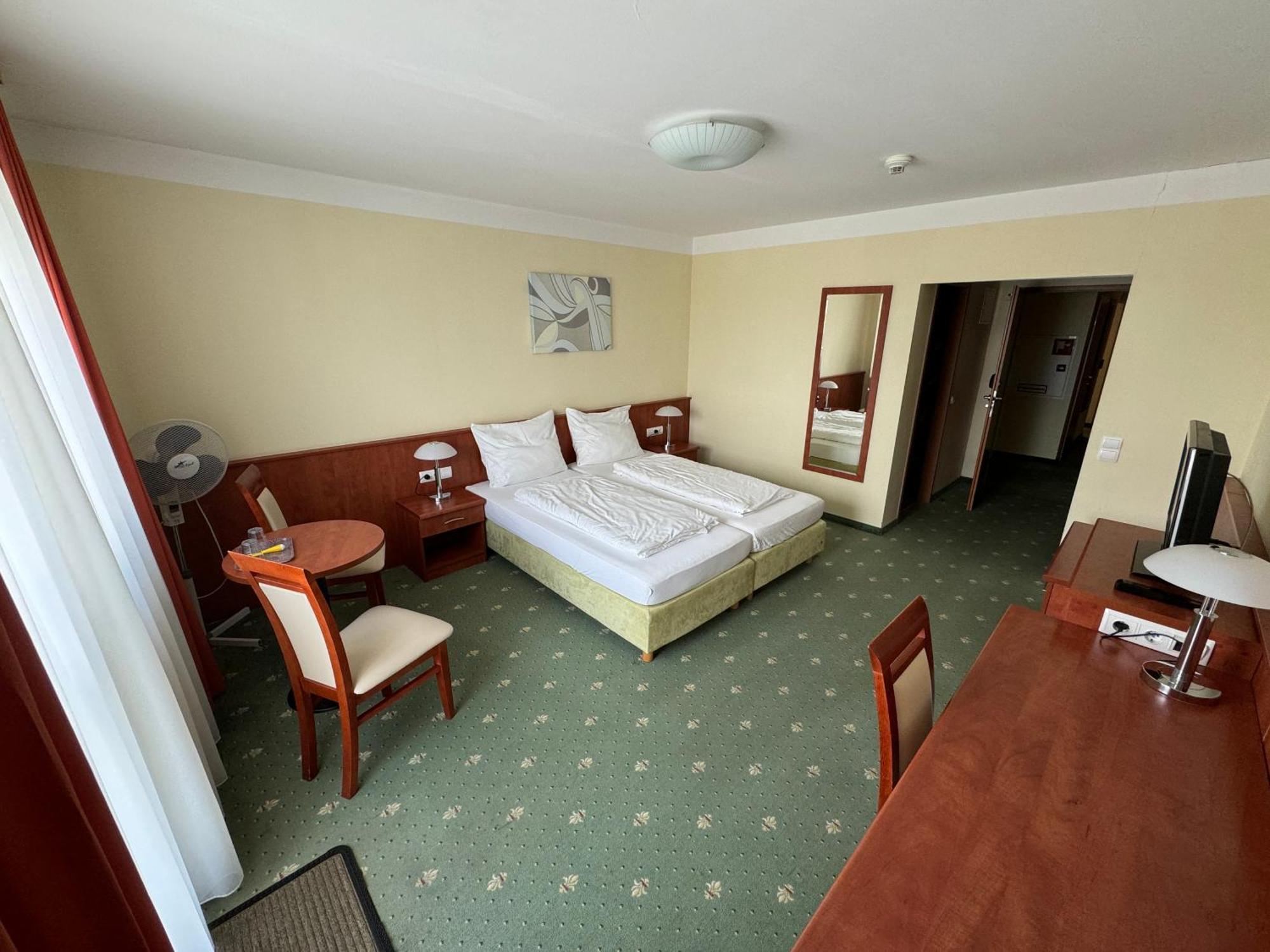 Hotel Breitenlee เวียนนา ภายนอก รูปภาพ
