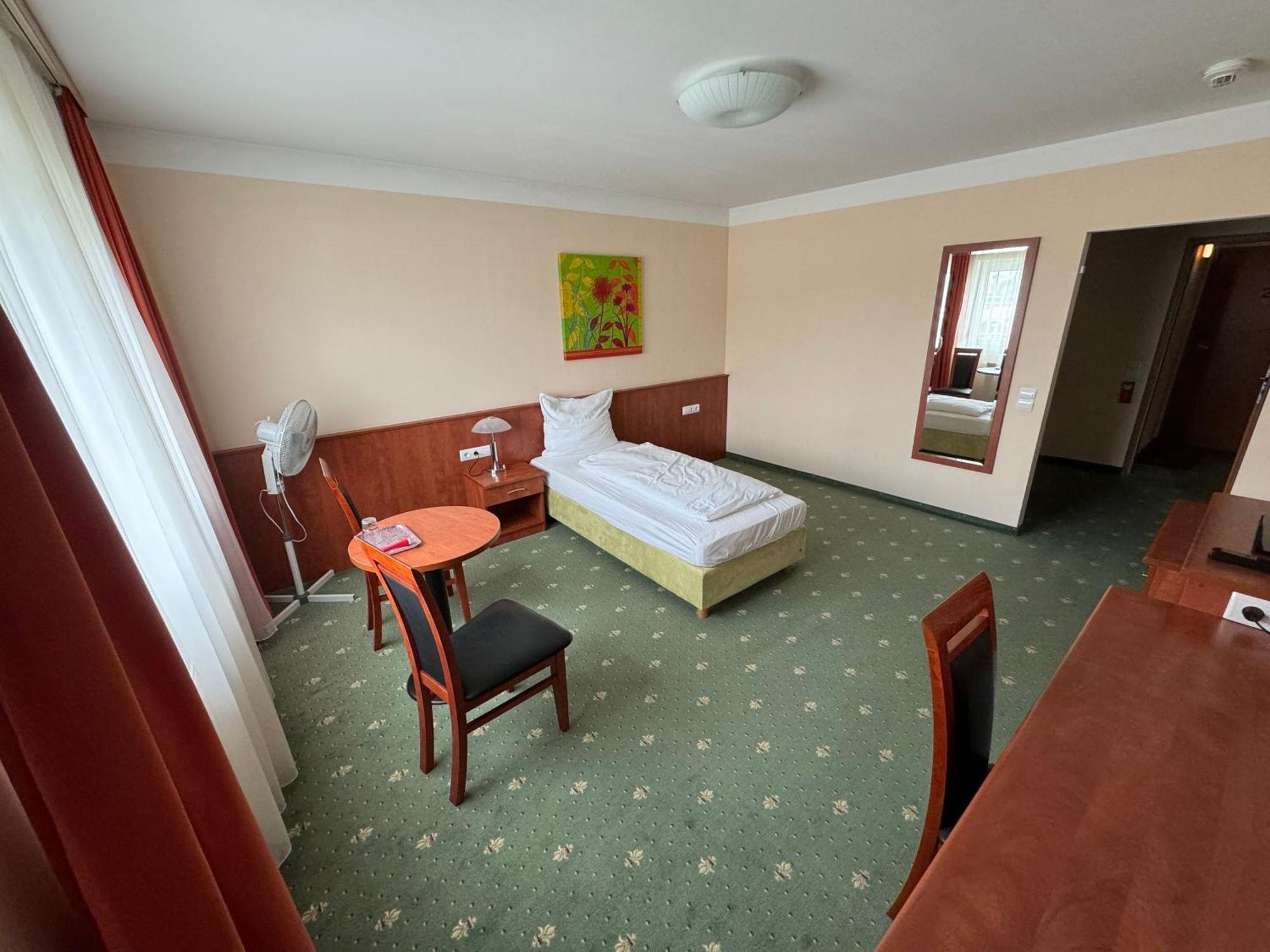 Hotel Breitenlee เวียนนา ภายนอก รูปภาพ