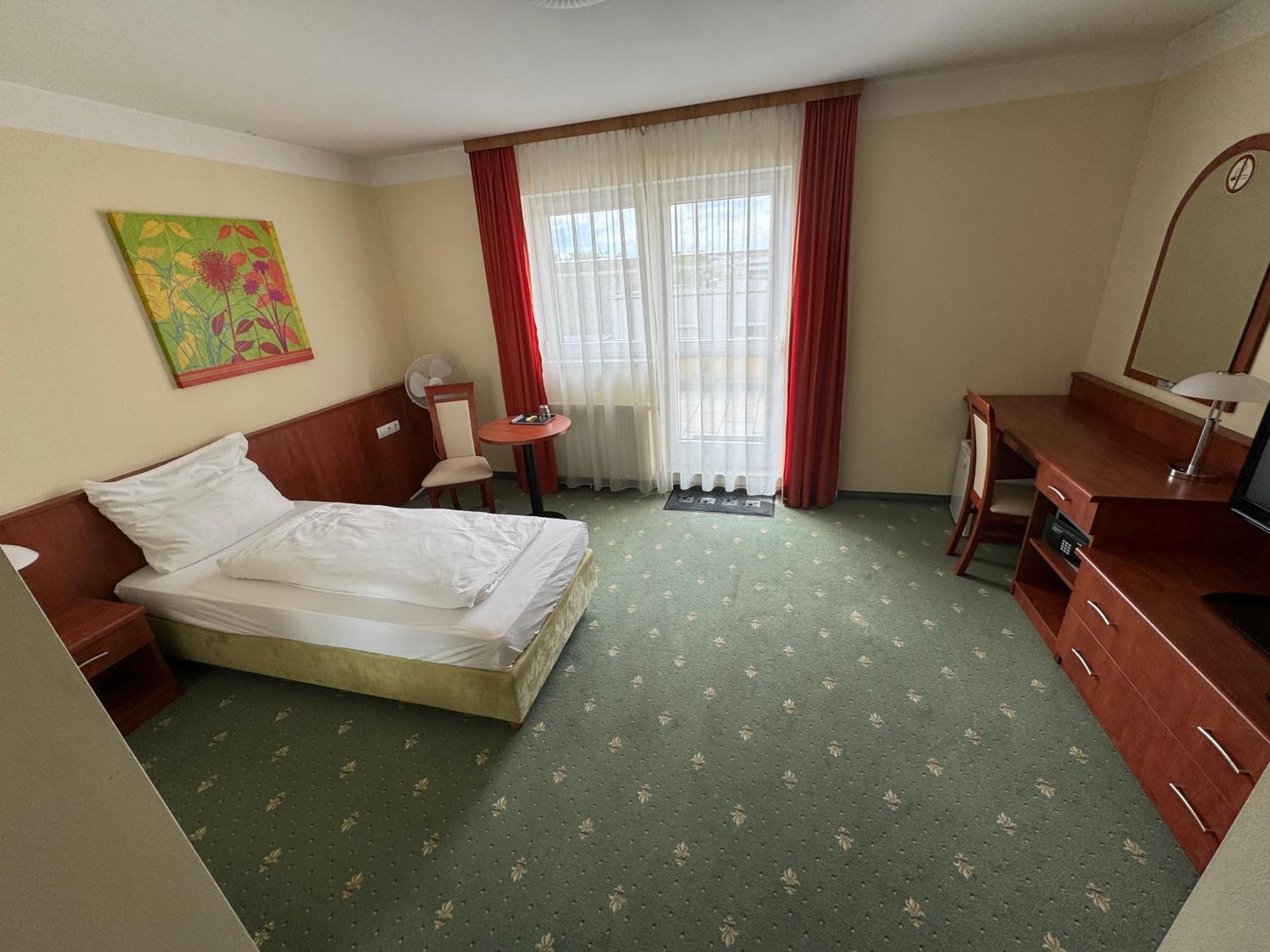 Hotel Breitenlee เวียนนา ภายนอก รูปภาพ