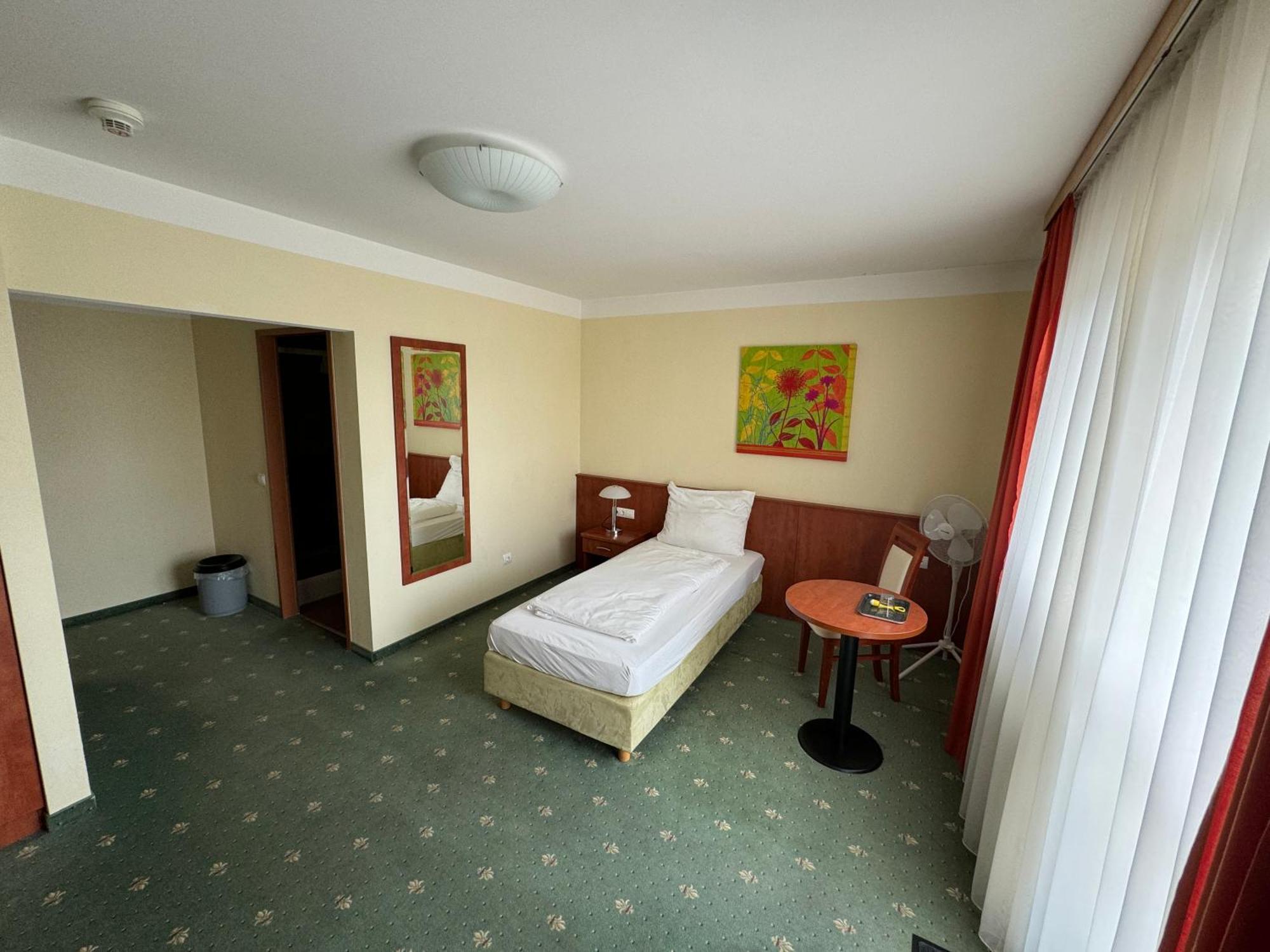 Hotel Breitenlee เวียนนา ภายนอก รูปภาพ