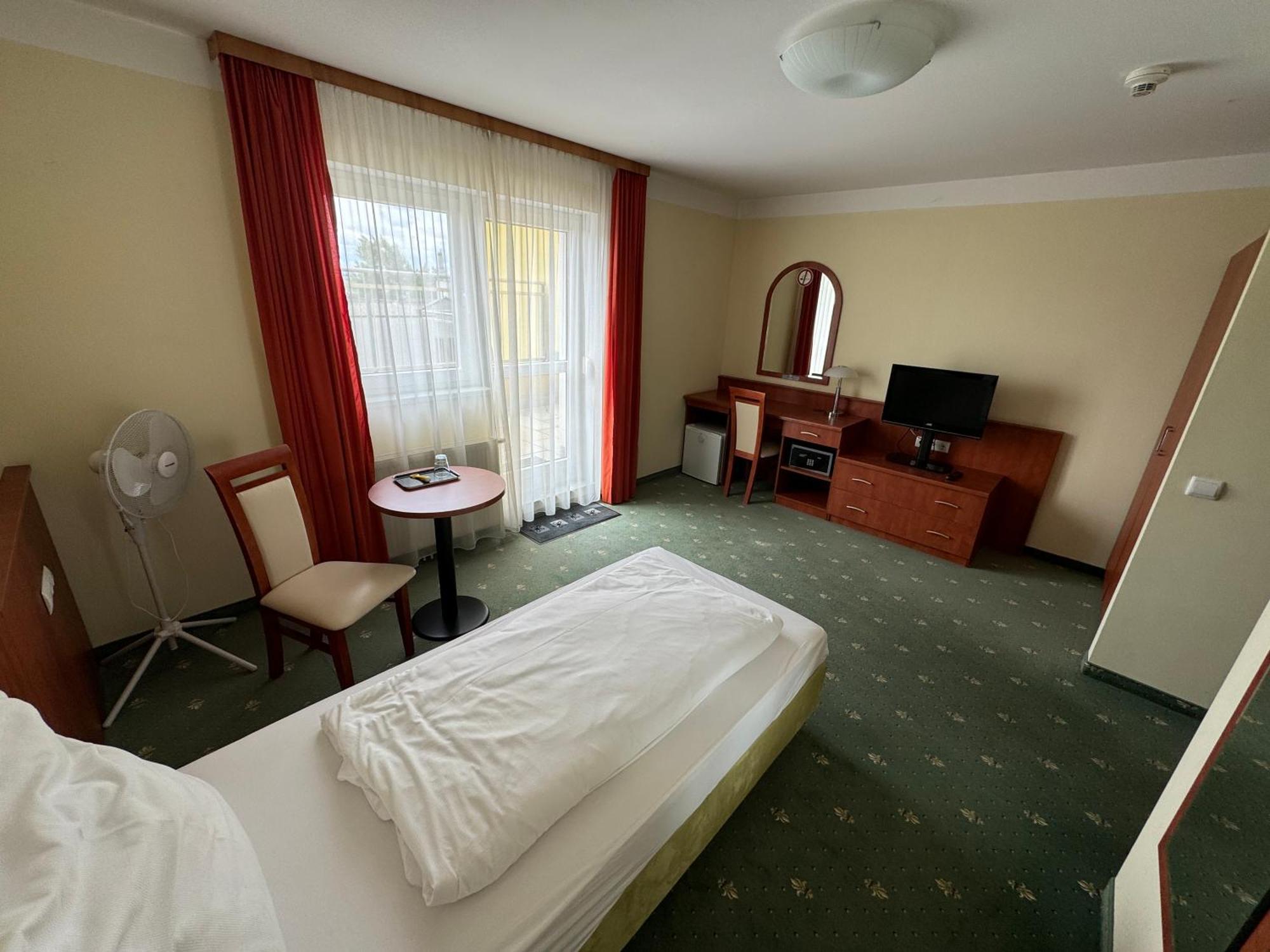 Hotel Breitenlee เวียนนา ภายนอก รูปภาพ
